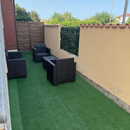 Guest House La Casaccia فيوميتشينو المظهر الخارجي الصورة