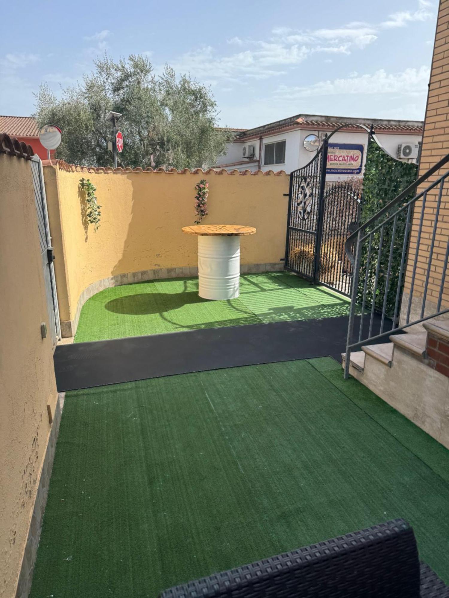 Guest House La Casaccia فيوميتشينو المظهر الخارجي الصورة