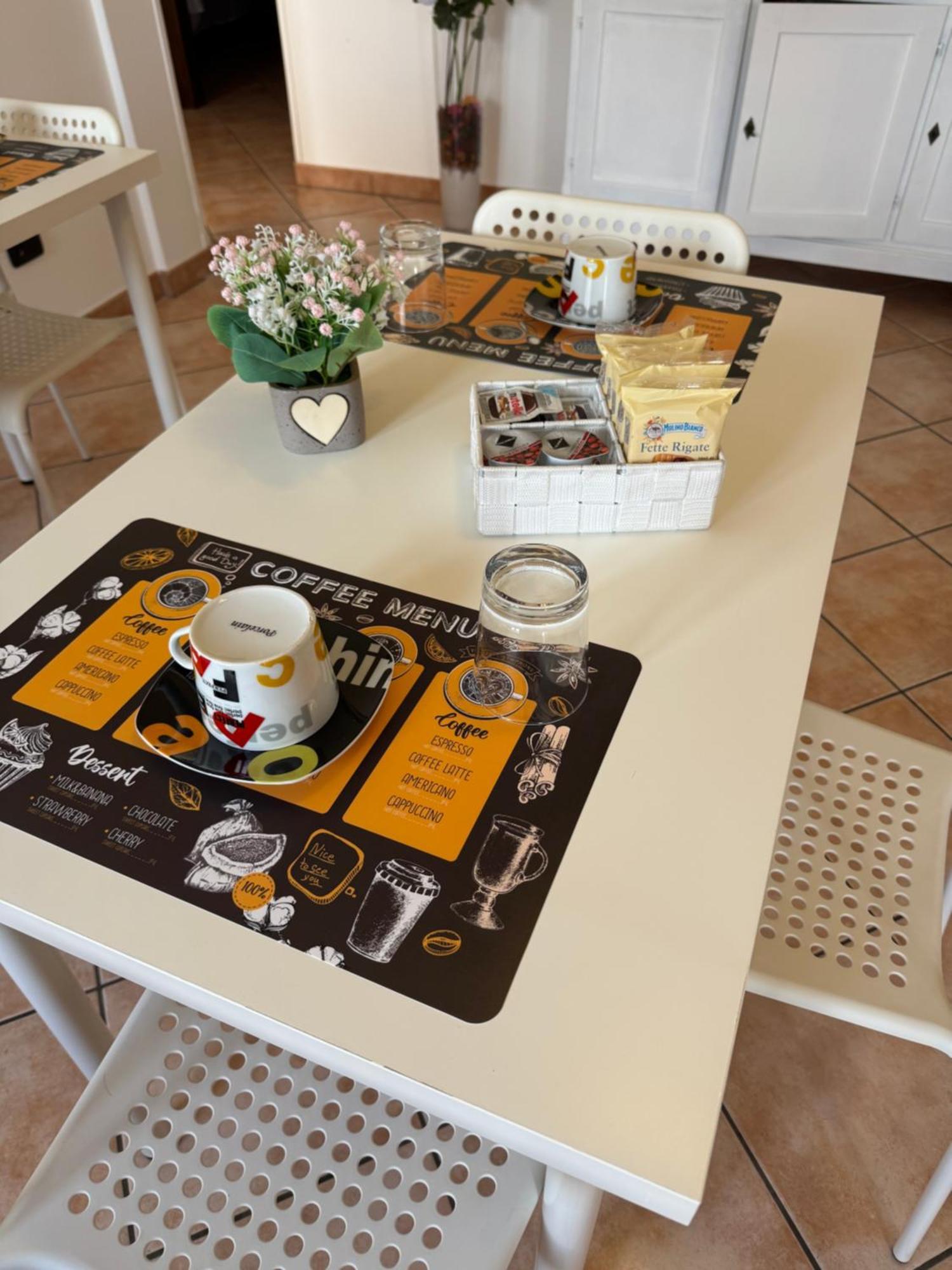Guest House La Casaccia فيوميتشينو المظهر الخارجي الصورة