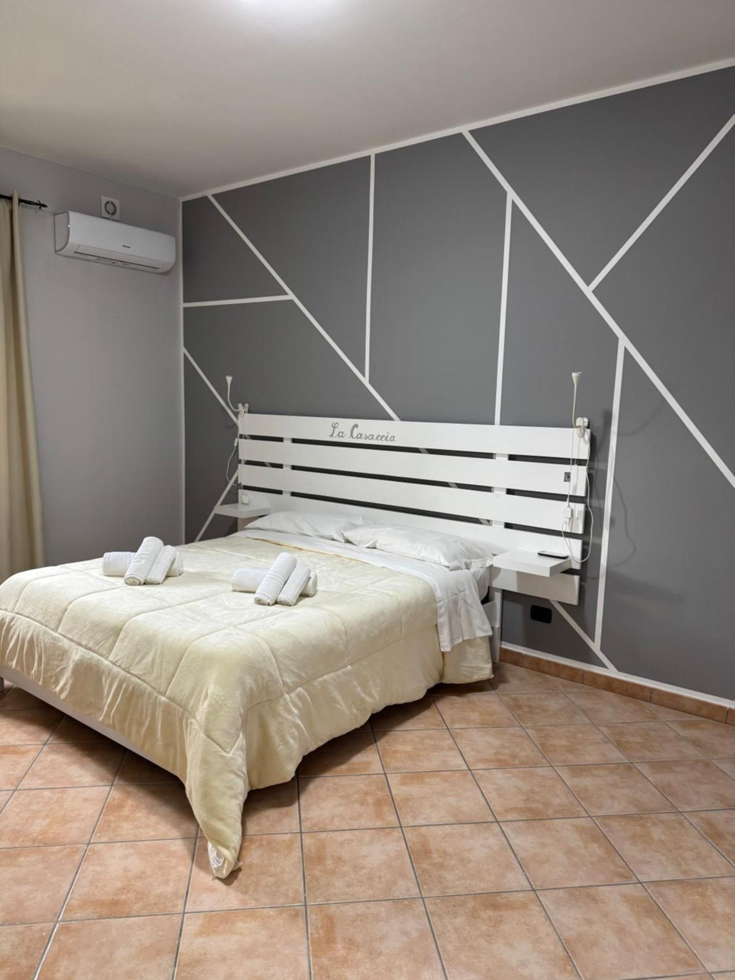 Guest House La Casaccia فيوميتشينو المظهر الخارجي الصورة