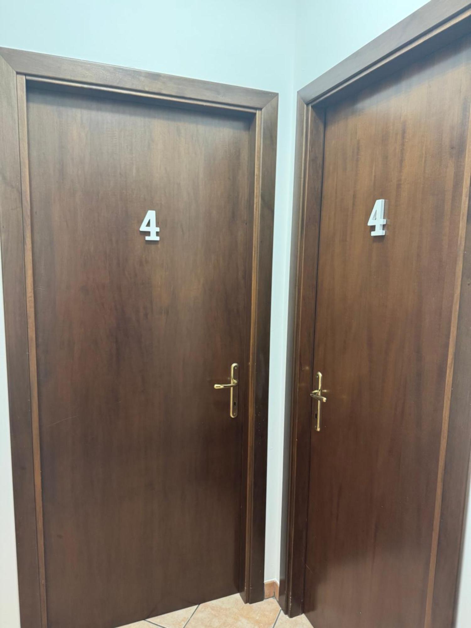 Guest House La Casaccia فيوميتشينو المظهر الخارجي الصورة